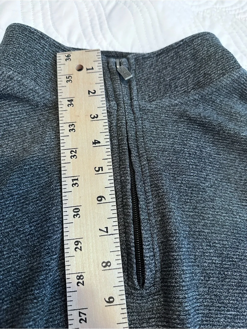Van Heusen Men's Sz. XL Charcoal Quarter-Zip Sweater